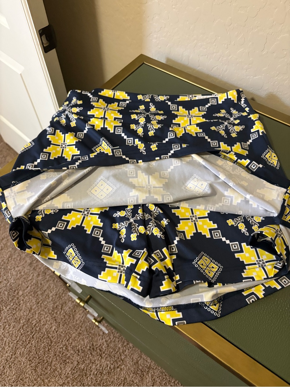 ⛳️⛳️ Golftini Women’s Navy and Yellow Printed Golf Skort w/ Front Tee Pocket - Picture 6 of 6